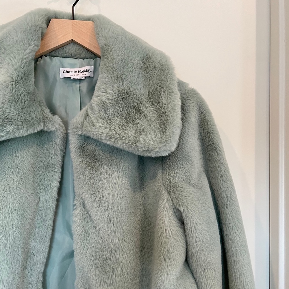 NWOT Charlie holiday faux fur coat ✨ - Picture 8 of 10